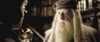 Albus Silente, il preside della scuola di magia di Hogwarts, foto di: Wikipedia.