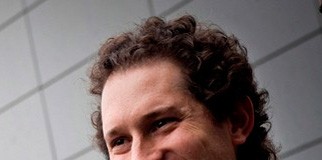 John Elkann, Juventus, fonte Di Exor S.p.A. - https://www.flickr.com/photos/exor_spa/6874847452/ (second source), CC BY 3.0, https://commons.wikimedia.org/w/index.php?curid=18875288