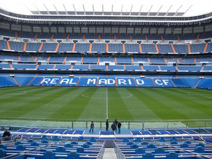 Santiago Bernabeu, Stadio del Real Madrid, fonte By uggboy - http://www.flickr.com/photos/uggboy/4170259823/, CC BY 2.0, https://commons.wikimedia.org/w/index.php?curid=10846874