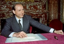 Silvio Berlusconi fonte: Pubblico dominio, https://it.wikipedia.org/w/index.php?curid=6152334