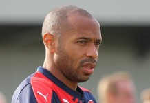 Thierry Henry, fonte By joshjdss - Arsenal U19s Vs Olympiacos, CC BY 2.0, https://commons.wikimedia.org/w/index.php?curid=44077957