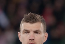 Edin Dzeko, fonte By Ailura, CC BY-SA 3.0 AT, CC BY-SA 3.0 at, https://commons.wikimedia.org/w/index.php?curid=39395195