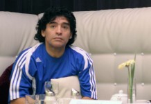 Diego Armando Maradona fonte foto: Di Armando Tovar from Mexico City, MX - Maradona, CC BY 2.0, https://commons.wikimedia.org/w/index.php?curid=2163720