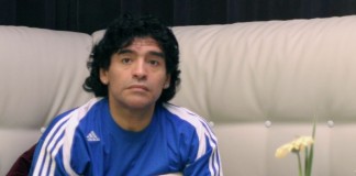 Diego Armando Maradona fonte foto: Di Armando Tovar from Mexico City, MX - Maradona, CC BY 2.0, https://commons.wikimedia.org/w/index.php?curid=2163720