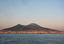 Vesuvio fonte foto: Di Mentnafunangann - Opera propria, CC BY-SA 4.0, https://commons.wikimedia.org/w/index.php?curid=34848949