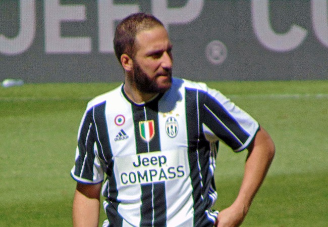 Gonzalo Higuain fonte foto: Di Photo by Leandro Ceruti from Rosta, ItaliaCropped and retouched by Danyele - juve 6 leggenda (original photo), CC BY-SA 2.0, https://commons.wikimedia.org/w/index.php?curid=59303377