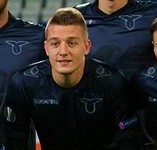Sergej Milinković-Savić fonte foto: Di Football.ua, CC BY-SA 3.0, https://commons.wikimedia.org/w/index.php?curid=43414816