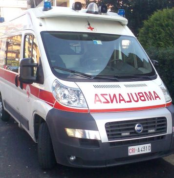 Ambulanza, fonte By Corvettec6r - Own work, Public Domain, https://commons.wikimedia.org/w/index.php?curid=8983604