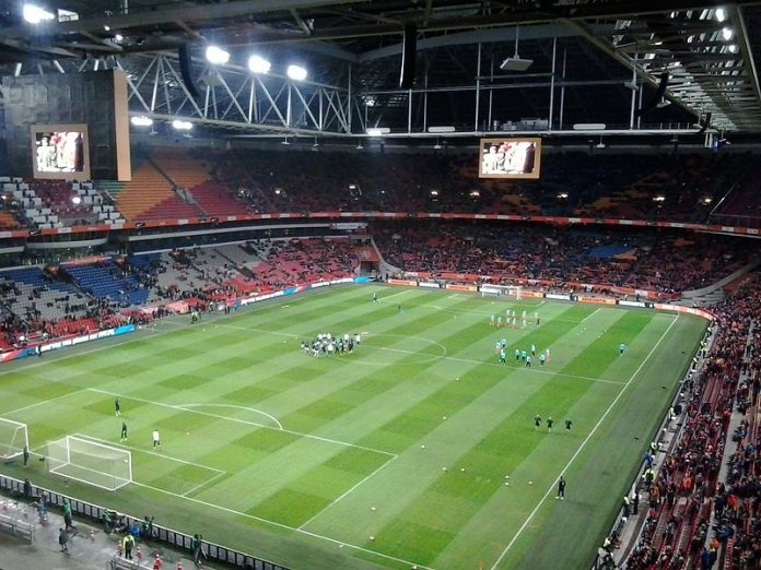 Amsterdam Arena, stadio dell'Ajax, fonte By Tsonga4 - Own work, CC BY-SA 4.0, https://commons.wikimedia.org/w/index.php?curid=47804386