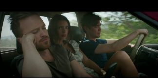 Aaron Paul, Emily Ratajkowski e Riccardo Scamarcio in "Welcome Home", fonte screenshot youtube